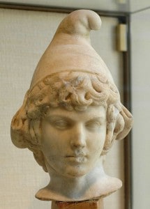 (Figura 1) Representación de Attis con gorro frigio